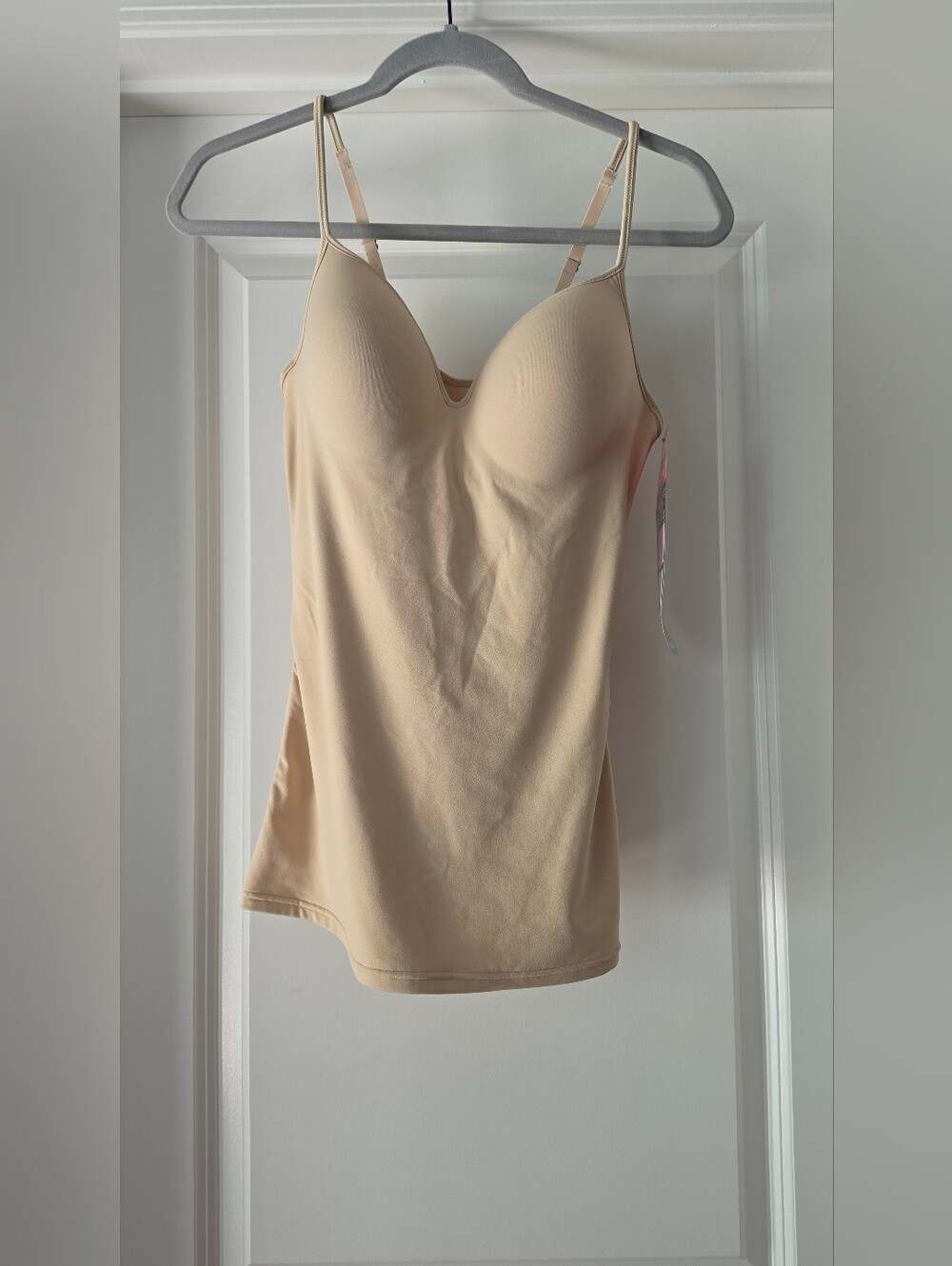 NWT-Maidenform Self Expressions Nude Shaping Camisole with Built-In Bra Size M